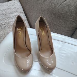 Mootsies Tootsies Beige Patent Round-Toe Pumps